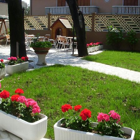 Hotel Roma Marina di Massa Esterno foto