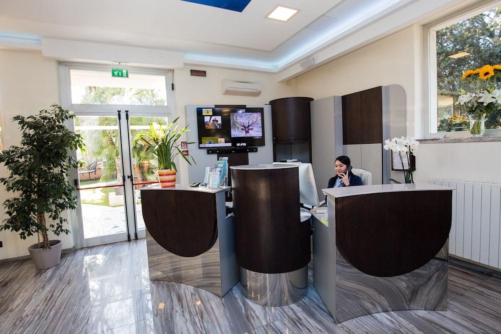 Hotel Roma Marina di Massa Esterno foto