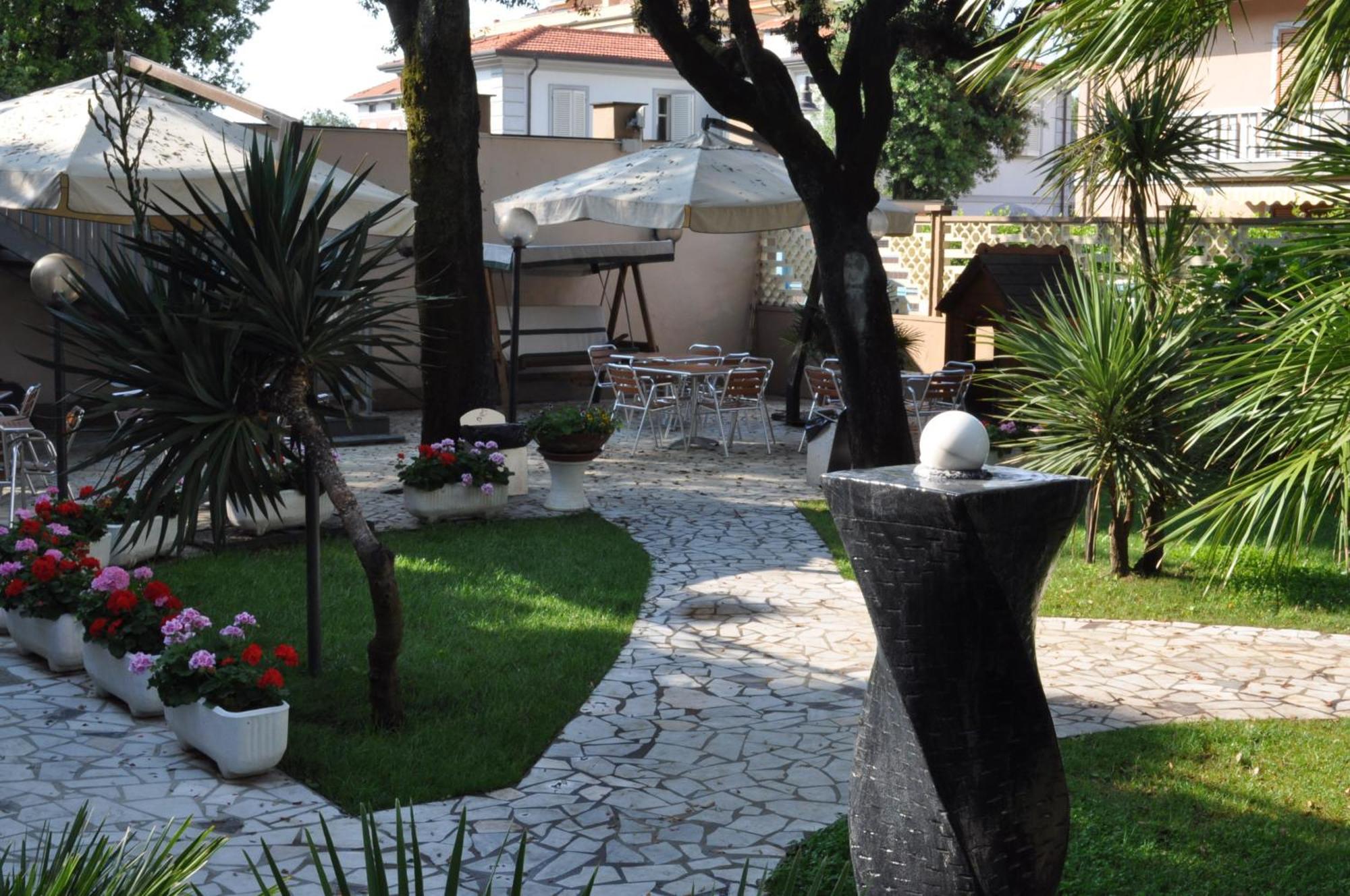 Hotel Roma Marina di Massa Esterno foto