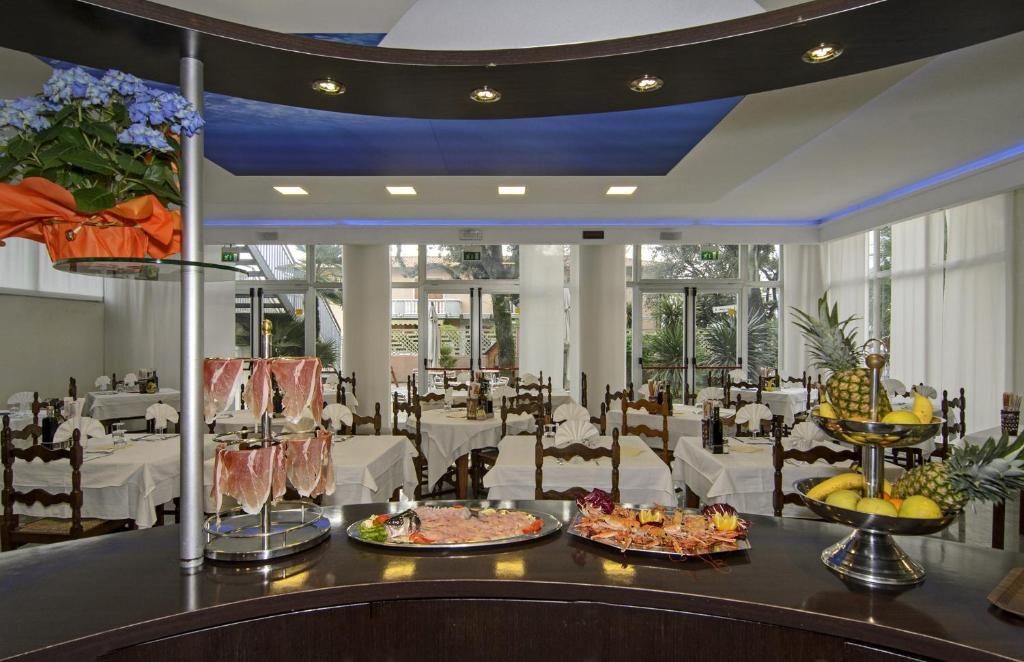 Hotel Roma Marina di Massa Esterno foto