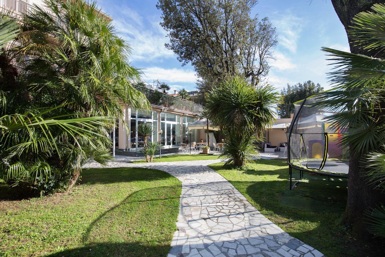 Hotel Roma Marina di Massa Esterno foto