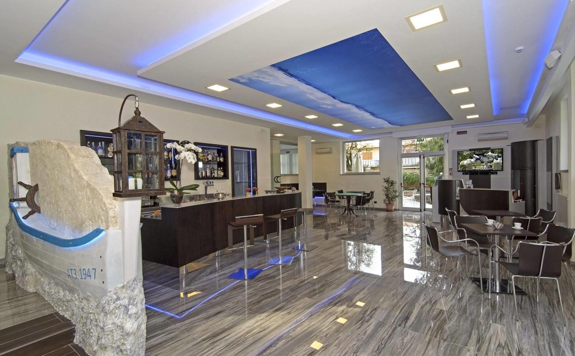 Hotel Roma Marina di Massa Esterno foto