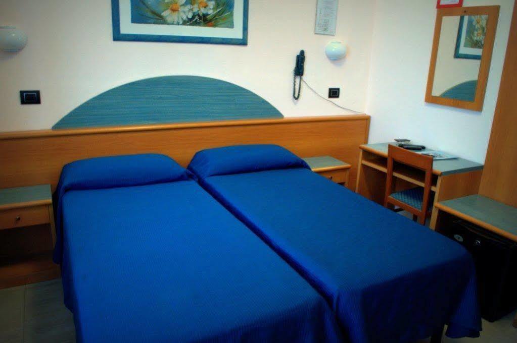 Hotel Roma Marina di Massa Esterno foto