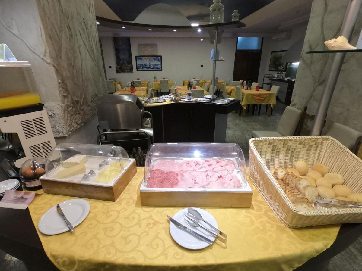 Hotel Roma Marina di Massa Esterno foto